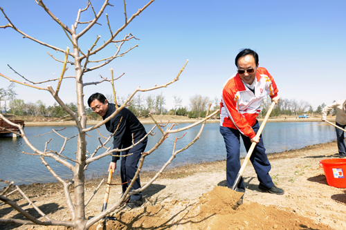 首個华信紀念林落戶圓明園遺址公園